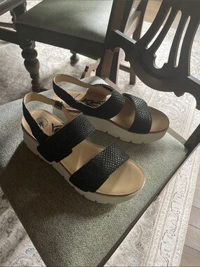 OTBT Montane - Women’s Black Textured Two-Strap Platform Sandals - size 10